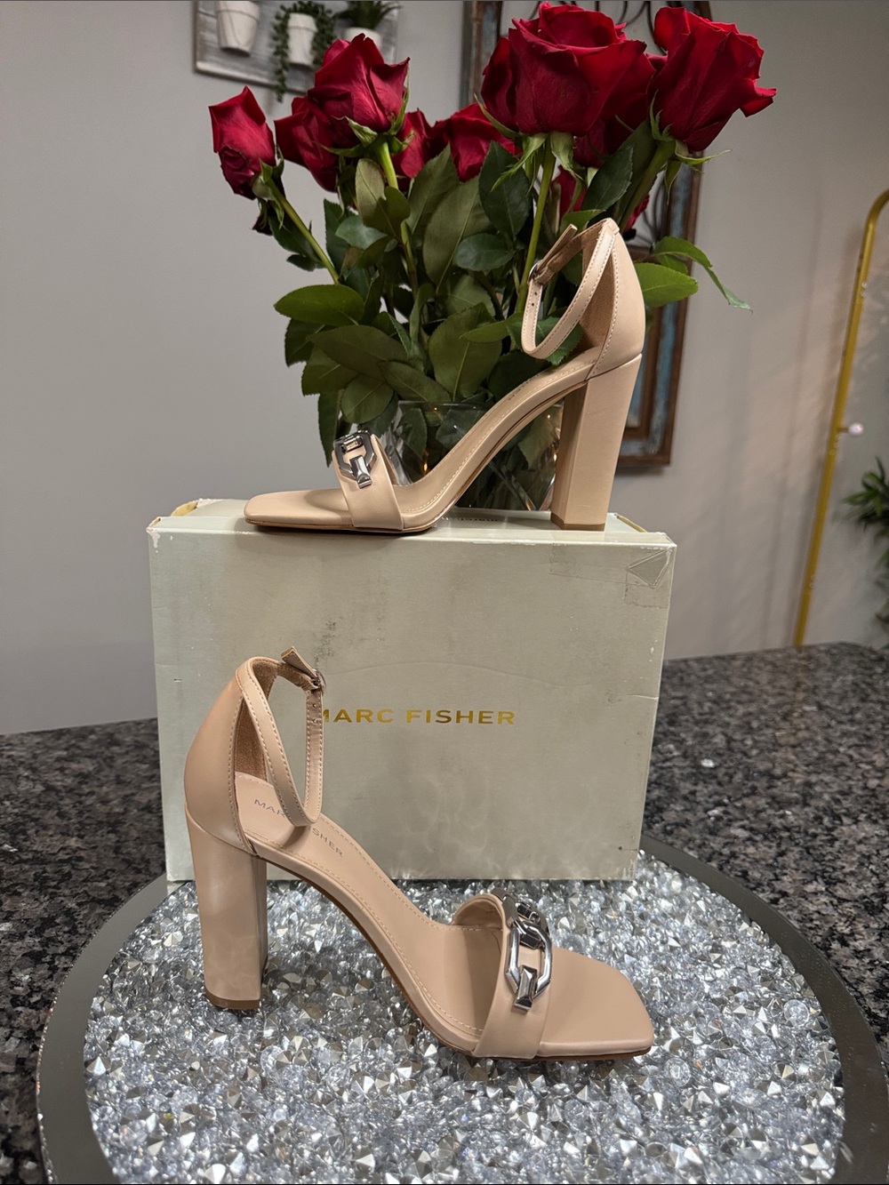 Marc Fisher Winnia Beige Block Heel Sandals with silver Metallic Accent NEW 8
